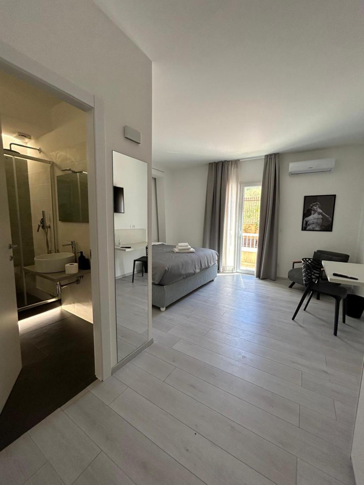 Affittacamere Mani - Camere Con Bagno Privato Gela Eksteriør bilde
